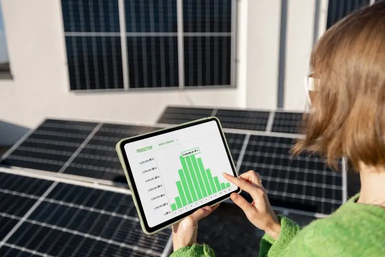 woman-monitors-energy-production-from-the-solar-po-2022-12-02-23-40-34-utc-768x512-1